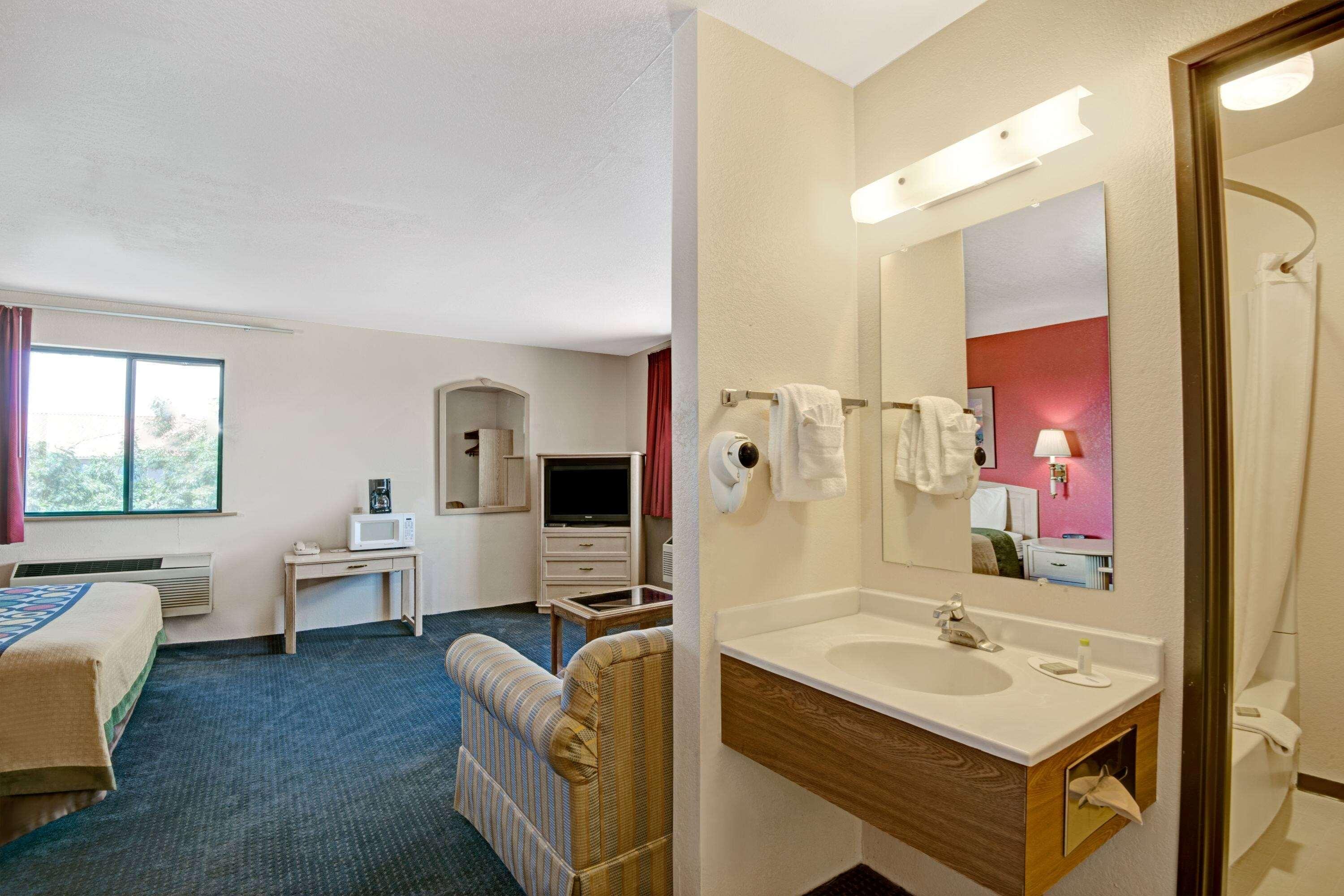 Отель Super 8 By Wyndham Albuquerque West/Coors Blvd Экстерьер фото