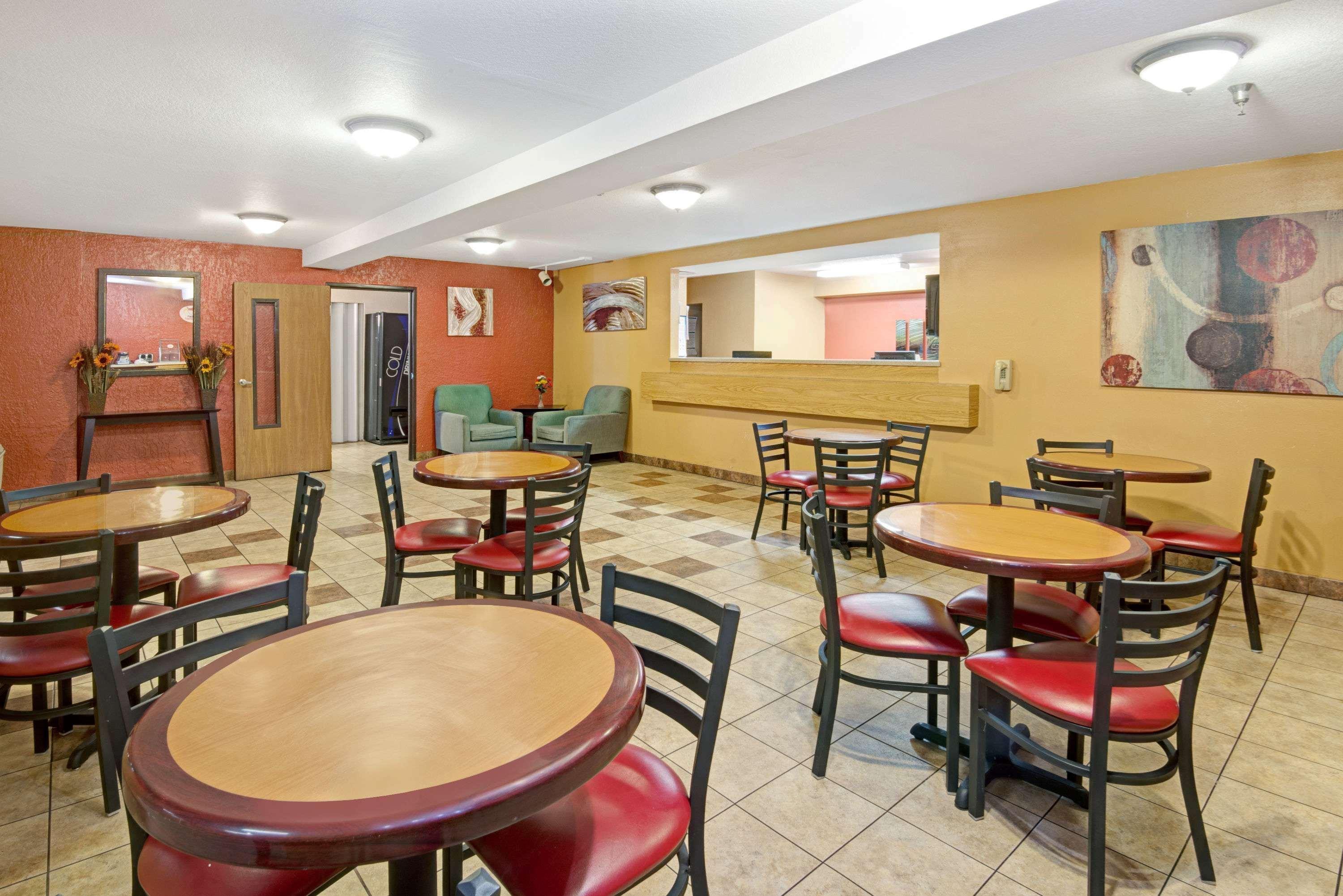 Отель Super 8 By Wyndham Albuquerque West/Coors Blvd Экстерьер фото