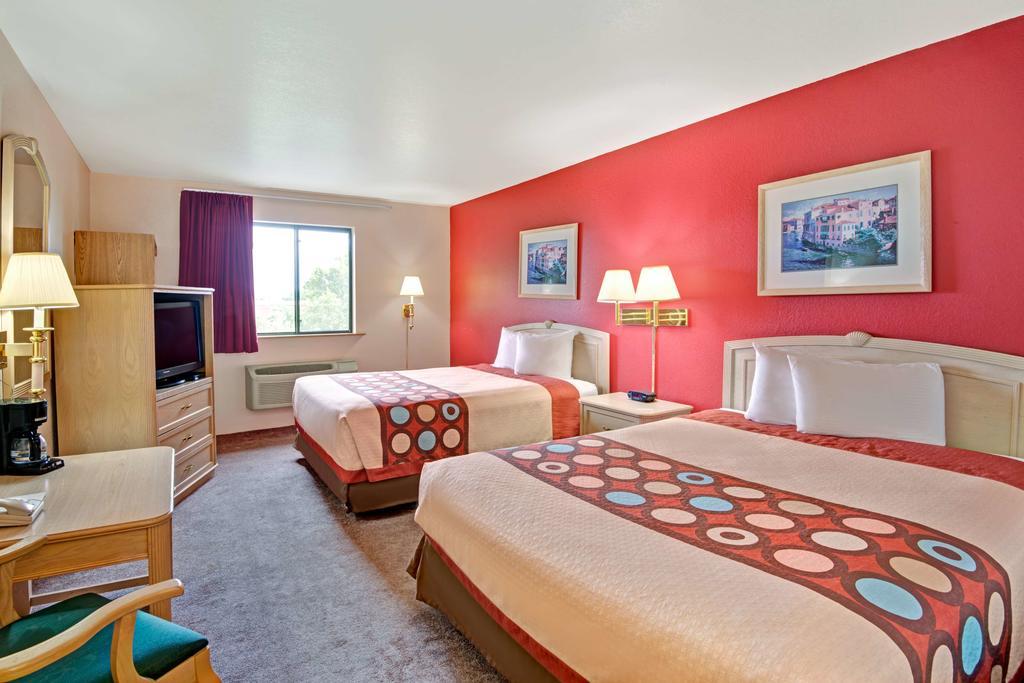 Отель Super 8 By Wyndham Albuquerque West/Coors Blvd Экстерьер фото