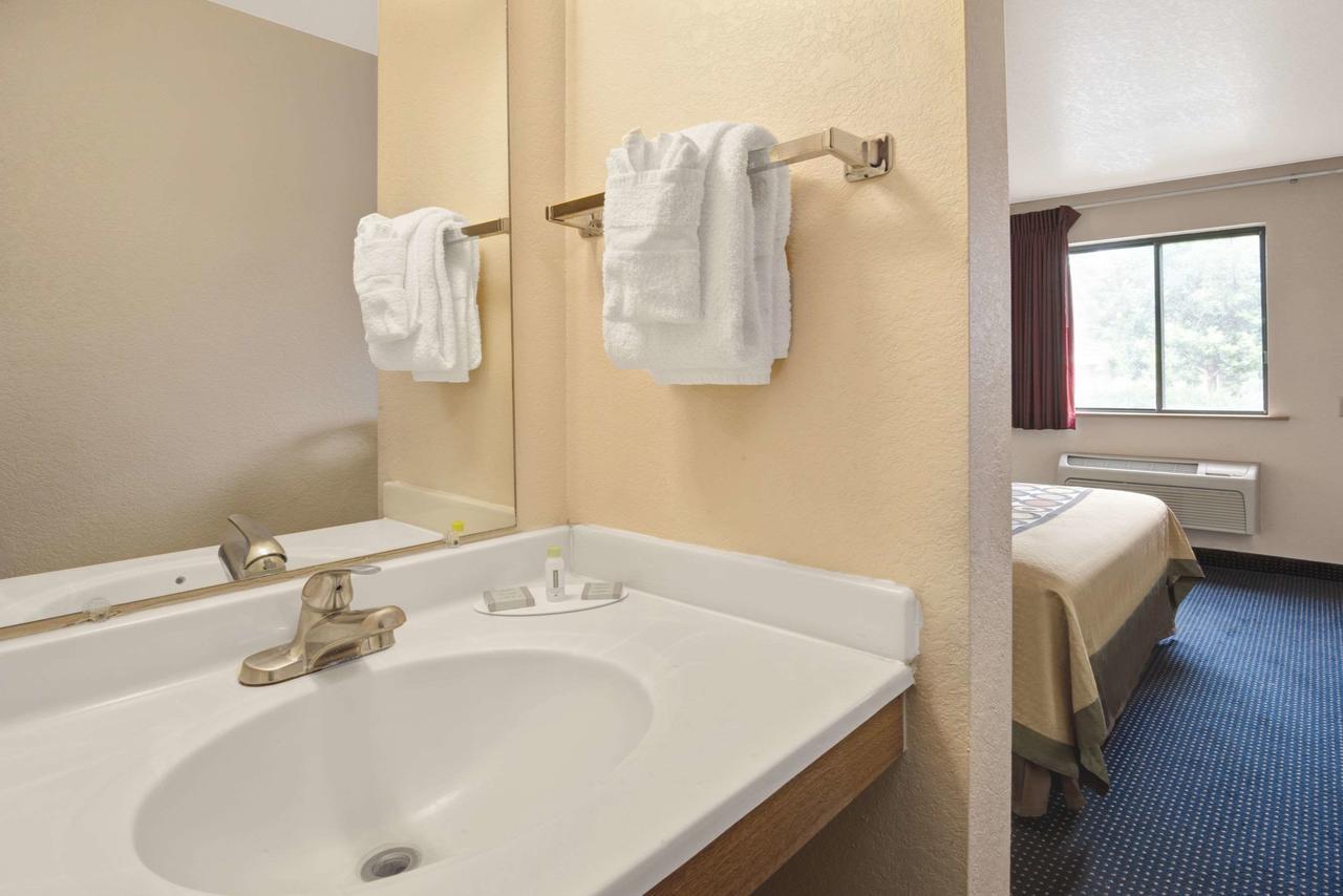 Отель Super 8 By Wyndham Albuquerque West/Coors Blvd Экстерьер фото